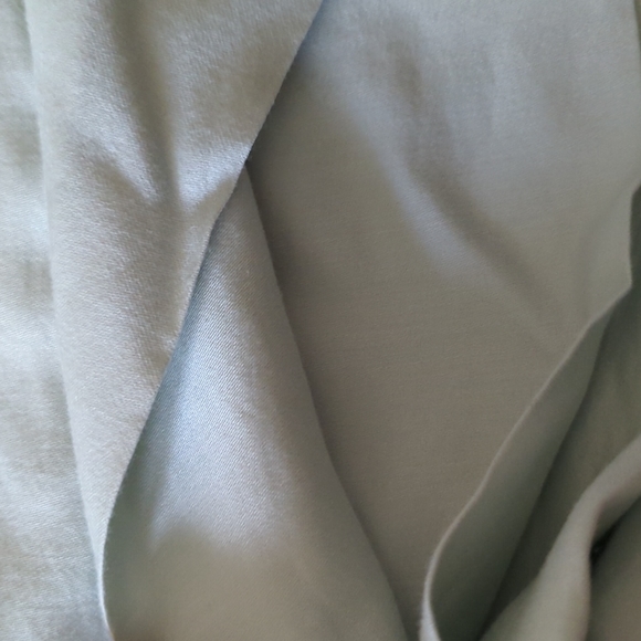 Queen Bedsheet with 2 Pillow Cases - Picture 3 of 3